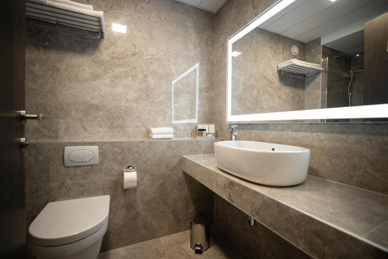 Hotel Osijek Luaran gambar
