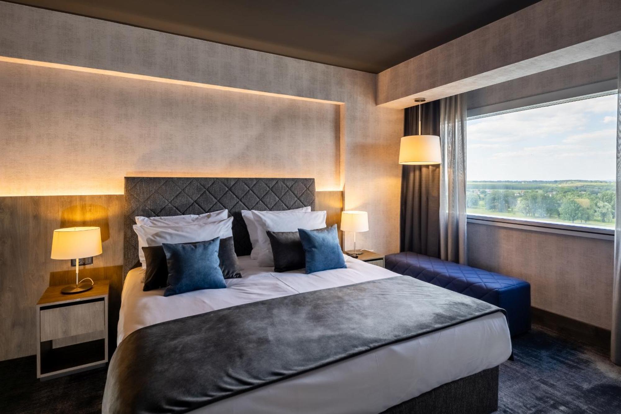 Hotel Osijek Luaran gambar