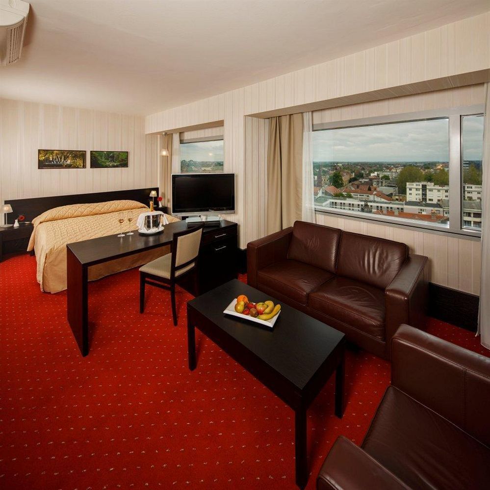 Hotel Osijek Luaran gambar