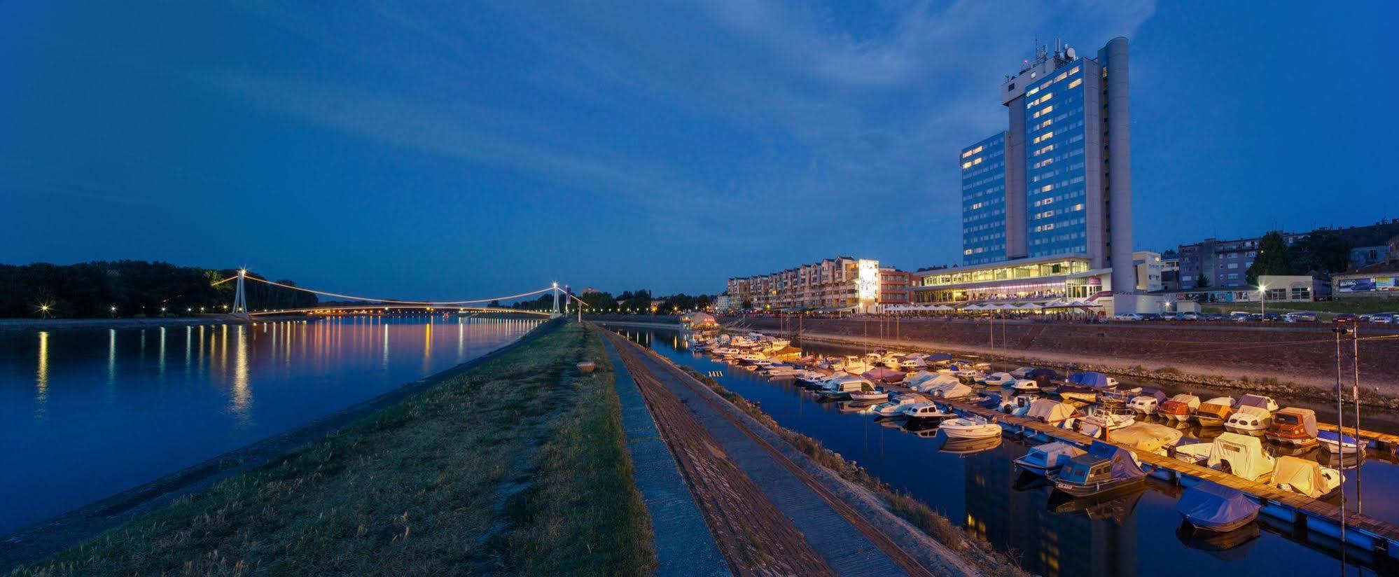 Hotel Osijek Luaran gambar