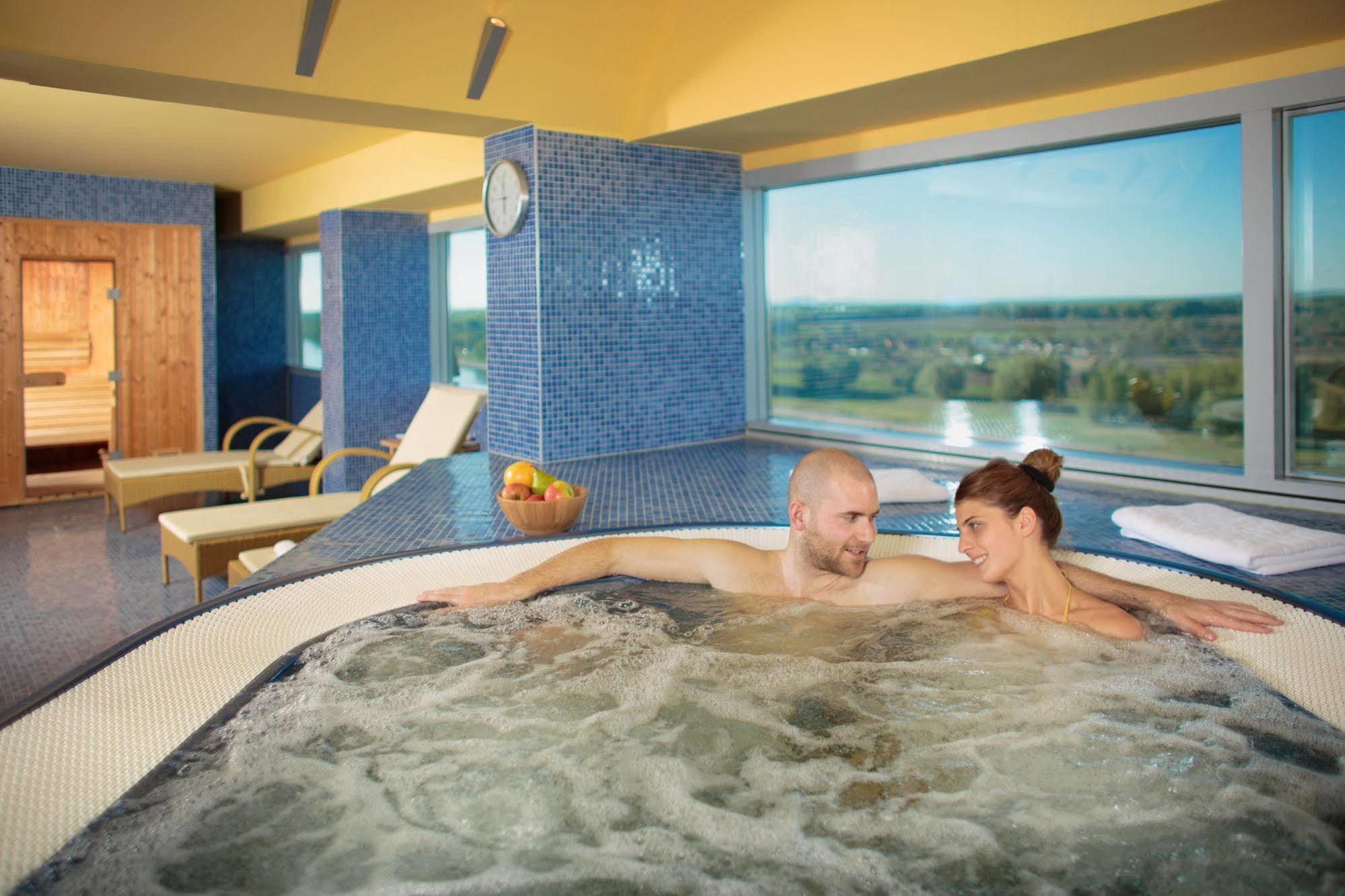 Hotel Osijek Luaran gambar