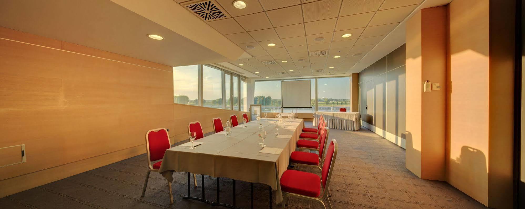 Hotel Osijek Luaran gambar