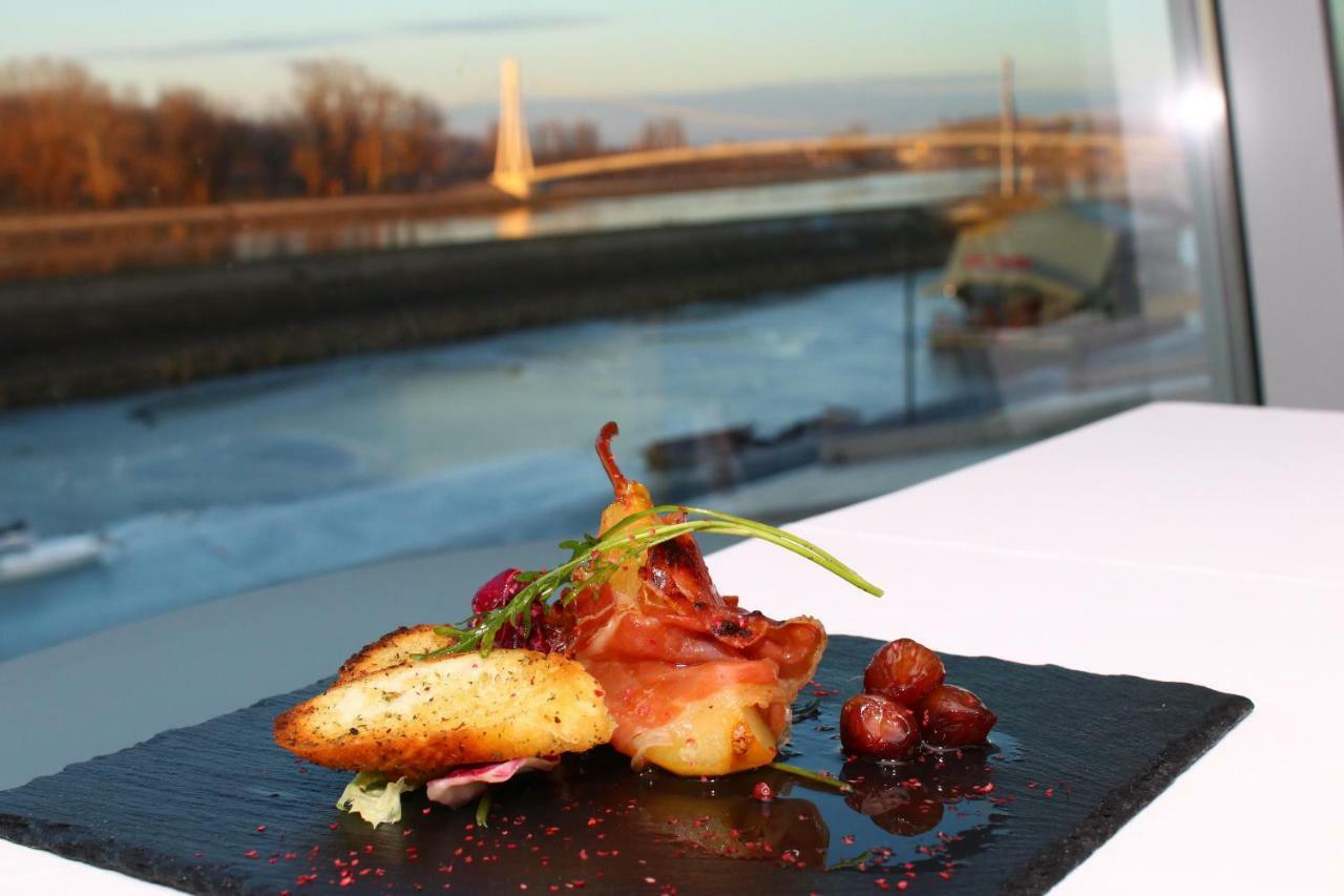 Hotel Osijek Luaran gambar
