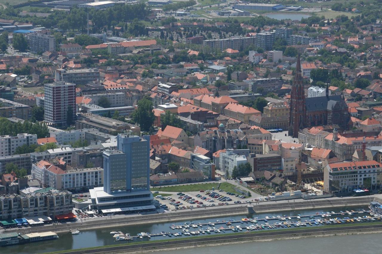 Hotel Osijek Luaran gambar