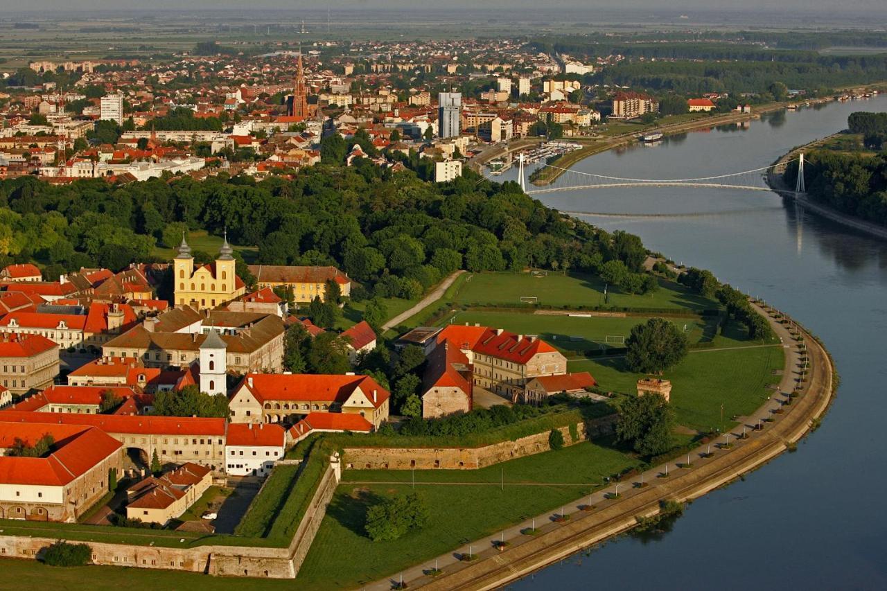 Hotel Osijek Luaran gambar